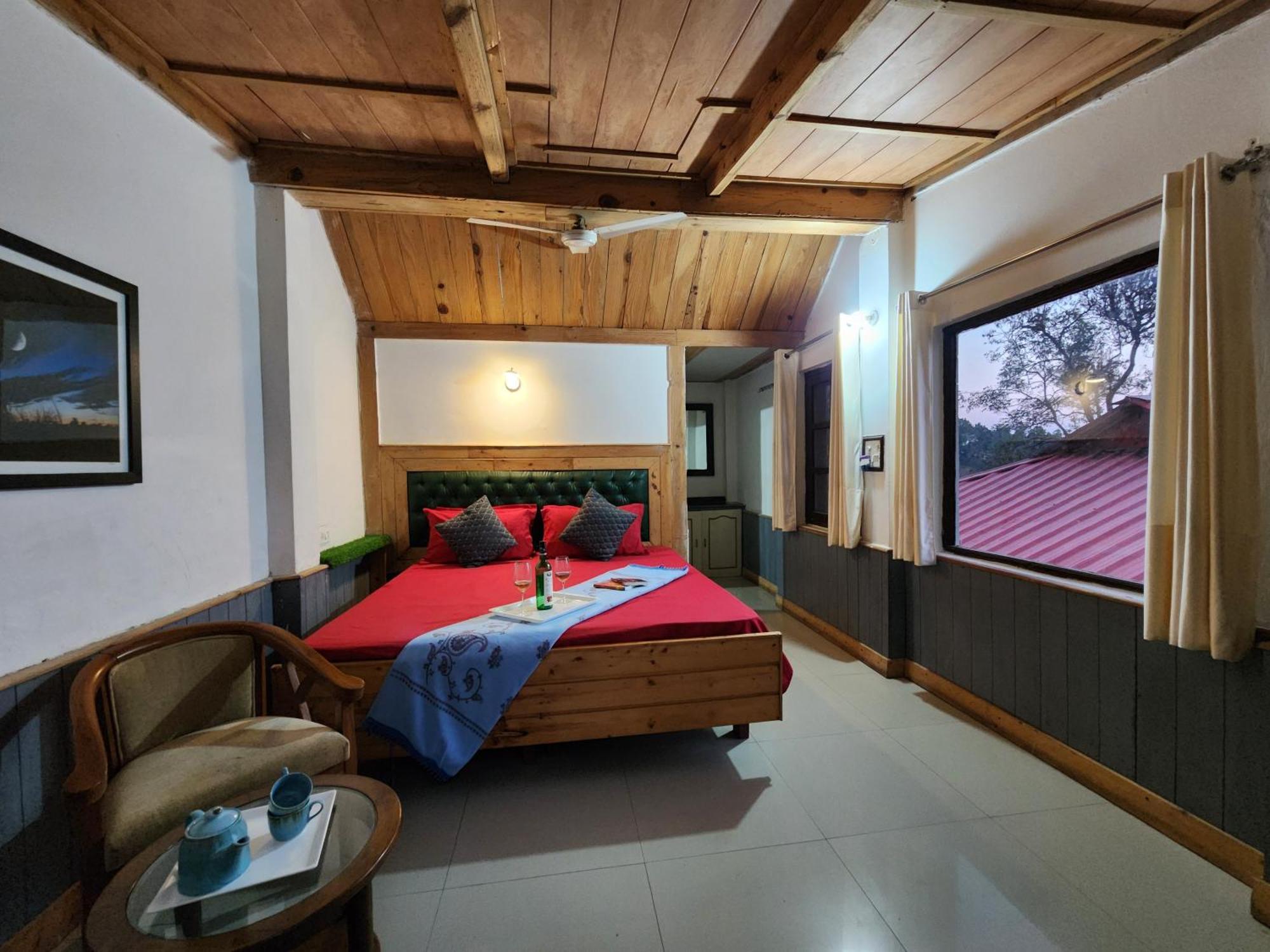 Pine Valley Resort Kasauli Exterior photo